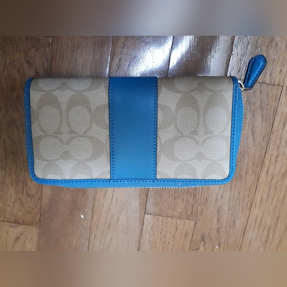 New Coach wallet - Picture 3 of 5